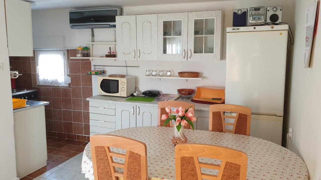 Apartman Dinka Punat Exterior foto